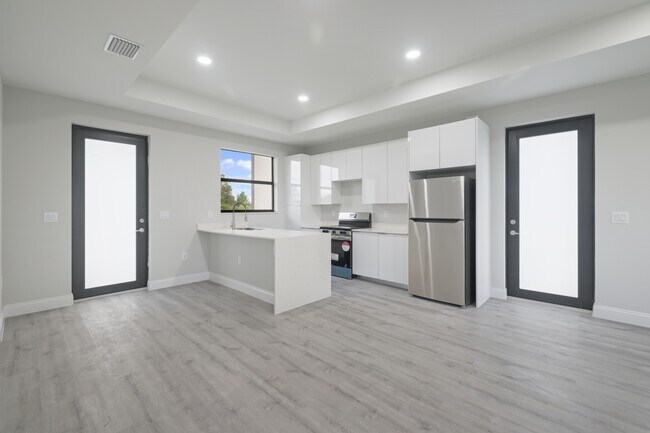 Photo - 757 Joponica Ave S House