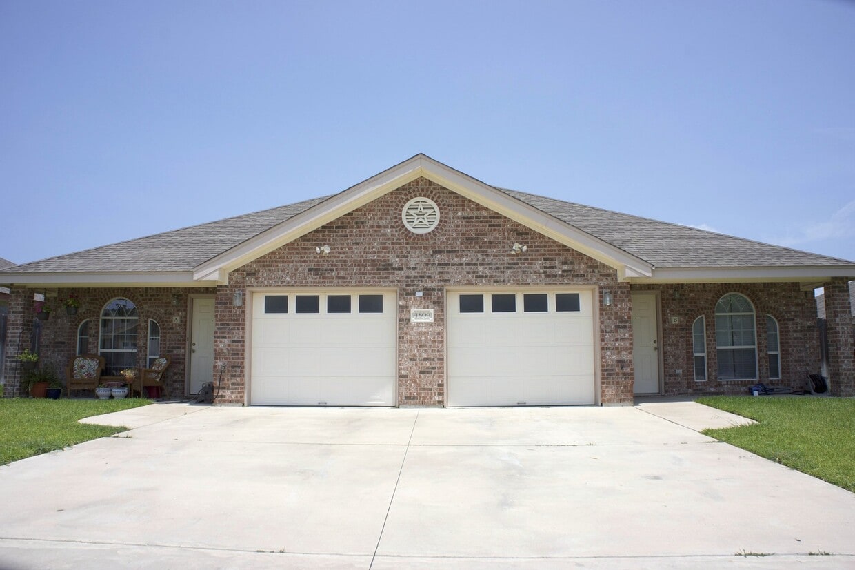 Primary Photo - Spacious 3-Bedroom Duplex Near Clear Creek...