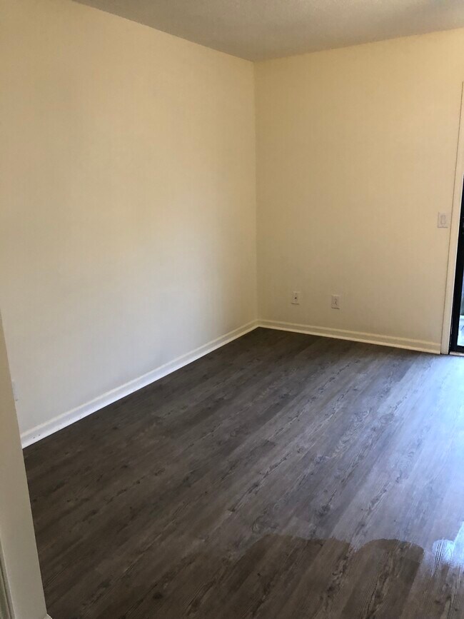 Living Room - 515 Laurel St