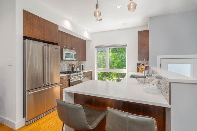 Building Photo - 1003 S 17th St