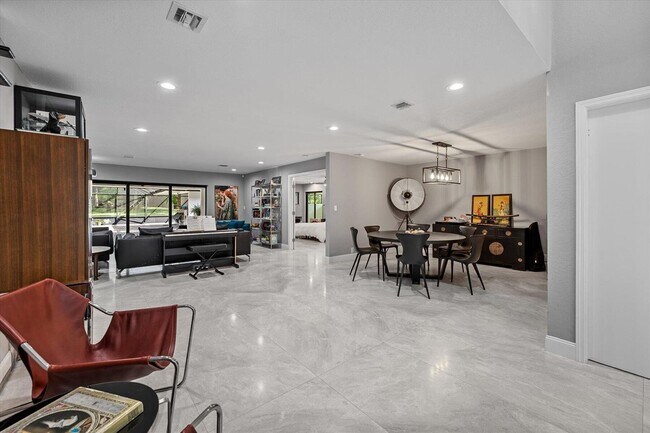 Foto del edificio - 13855 Shawmut Ct