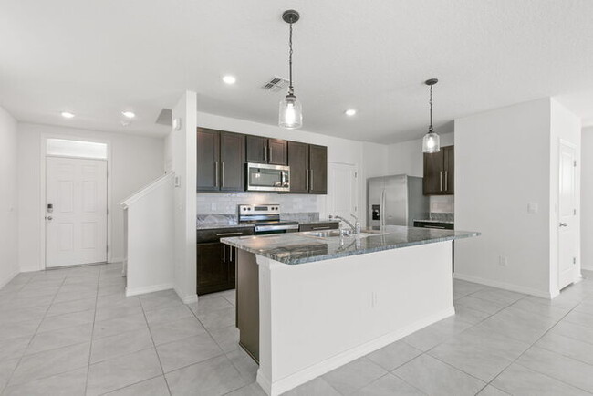 Foto del edificio - LIKE NEW Home For Rent in Avalon Park West!