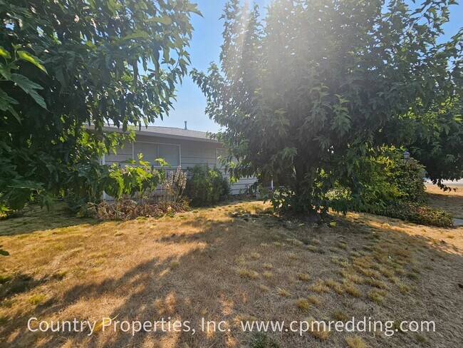 Foto del edificio - 3-Bedroom House on Corner Lot Available Now!