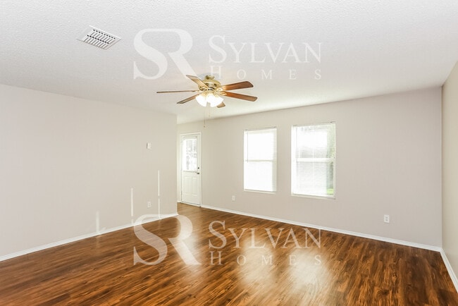 Foto del edificio - Enjoy living the good life in this 4 bedroom, 2 bathroom home