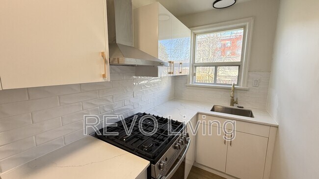 Photo du bâtiment - 6921 Barker St
