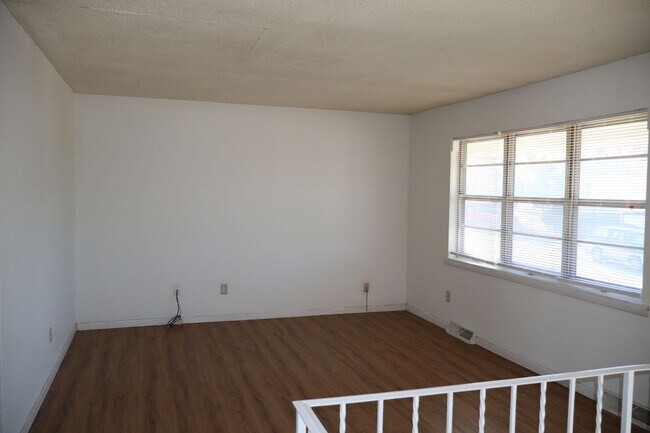 Foto del edificio - 2306 Tremaine Dr