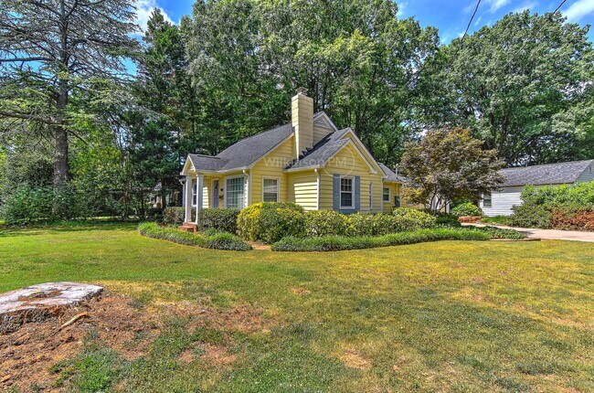 Foto del edificio - Cottage Home in Plaza Midwood 2Bd/1Bth wit...