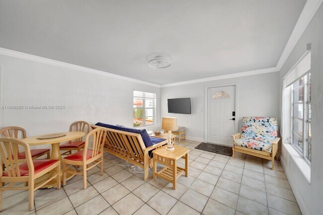 Foto del edificio - 2724 NE 14th St