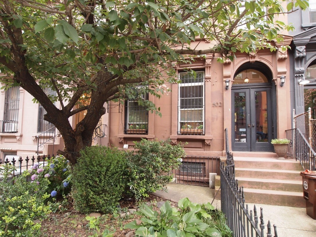 Foto del edificio - 502 Clinton Ave