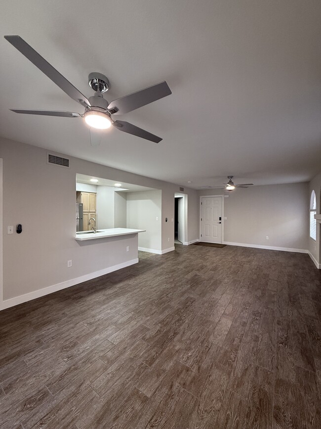 Building Photo - 7950 W Flamingo Rd