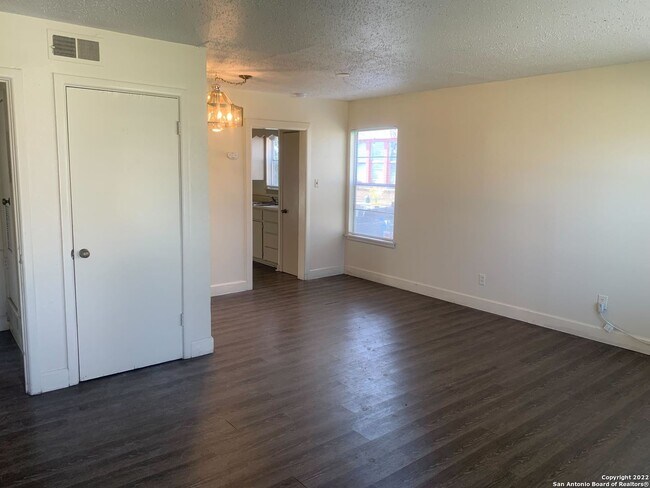 Foto del edificio - 2004 W Mistletoe Ave