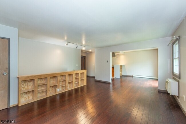 Foto del edificio - 470 Valley Rd