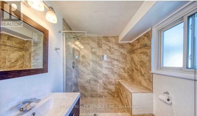 Photo du bâtiment - 88 Clover Ridge Dr W