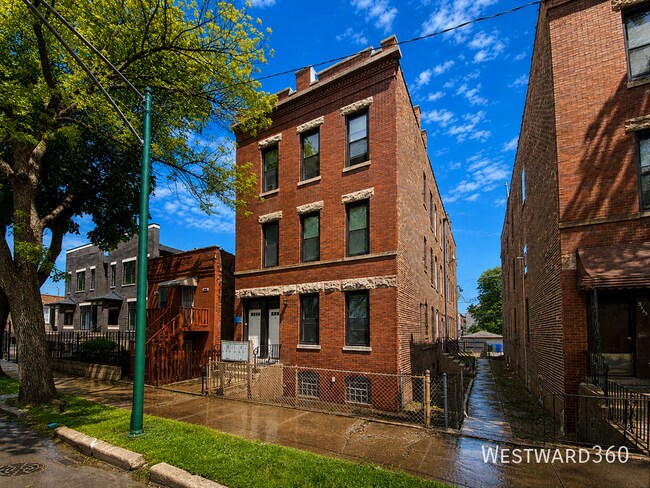 Foto del edificio - 3363 S Racine Ave
