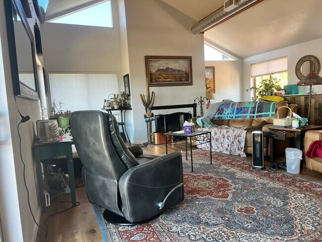Foto del edificio - 200 E Ridge Ln