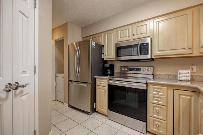 Building Photo - 639 Waterway Village Blvd