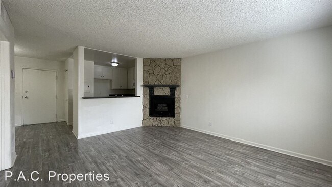 Building Photo - 1 br, 1 bath Apartment - 12249 Oxnard Stre...