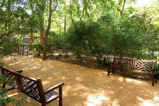 Foto del edificio - 121 N Post Oak Ln