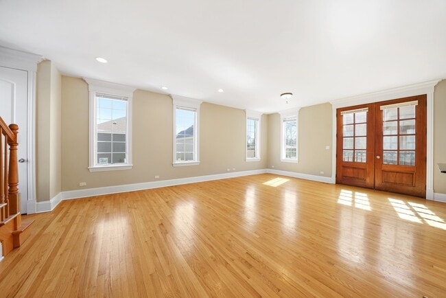 Foto del edificio - 825 La Grange Rd-C