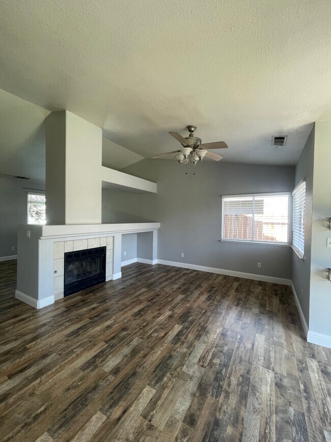 Building Photo - 4320 San Martin Dr