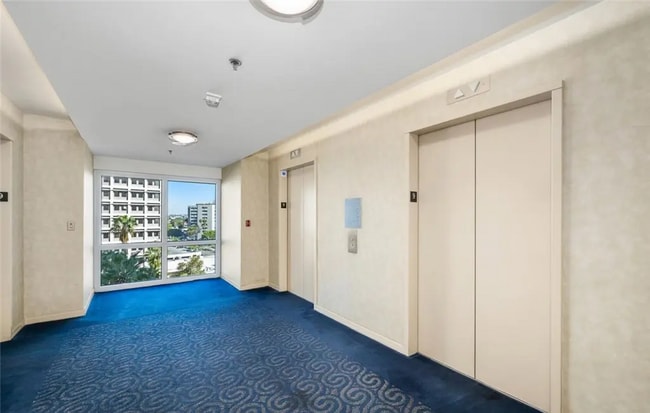 Building Photo - 525 E Seaside Way