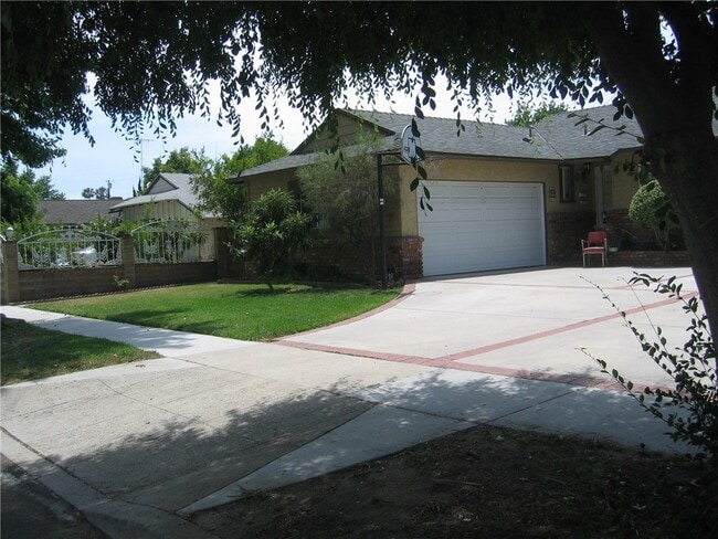 Building Photo - 7657 Teesdale Ave