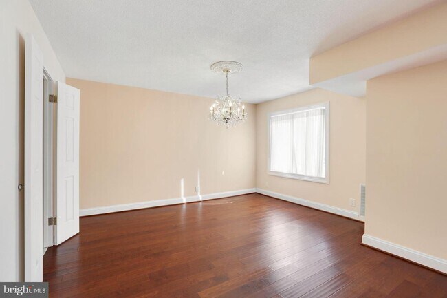 Foto del edificio - 8360 Greensboro Dr
