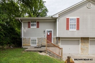 Building Photo - 8120 Woodson Dr