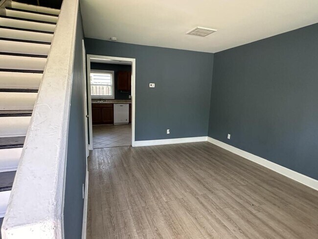 Building Photo - 1432 Ardmore Dr