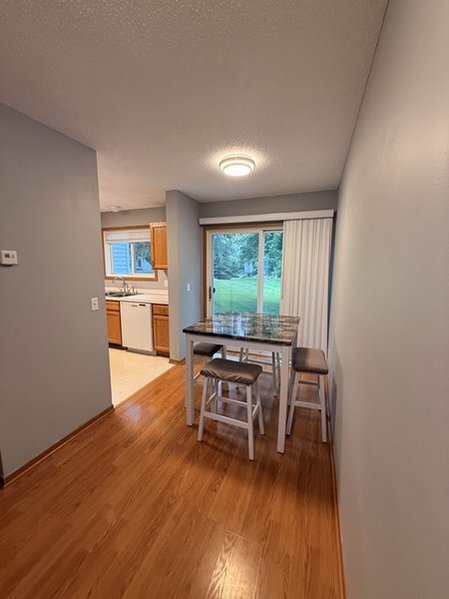 Comida - 7013 Quantrelle Ave NE