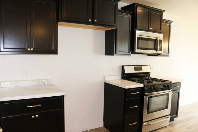 Building Photo - Amazing Townhome in Legacy Ranch!
