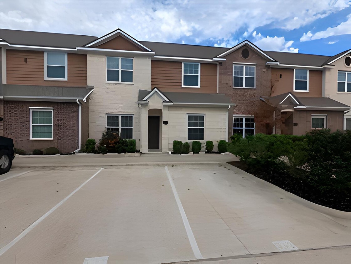 Photo - 301 Southwest Pkwy (College Station, TX)