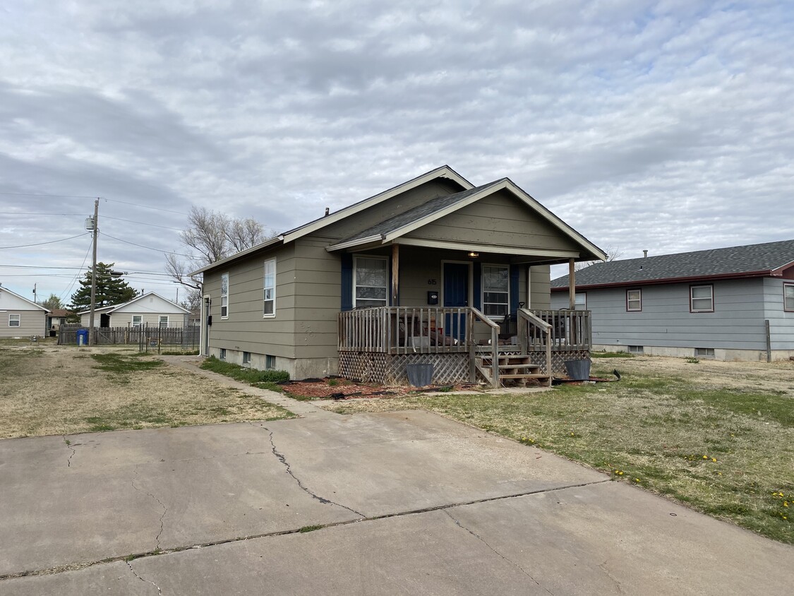 Foto principal - 615 E 5th St