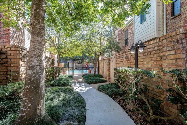 Foto del edificio - 4000 Purdue St