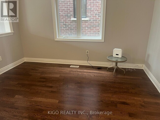 Building Photo - 65 Stern Dr