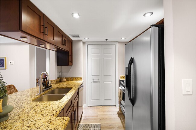 Foto del edificio - 3525 Sage Rd