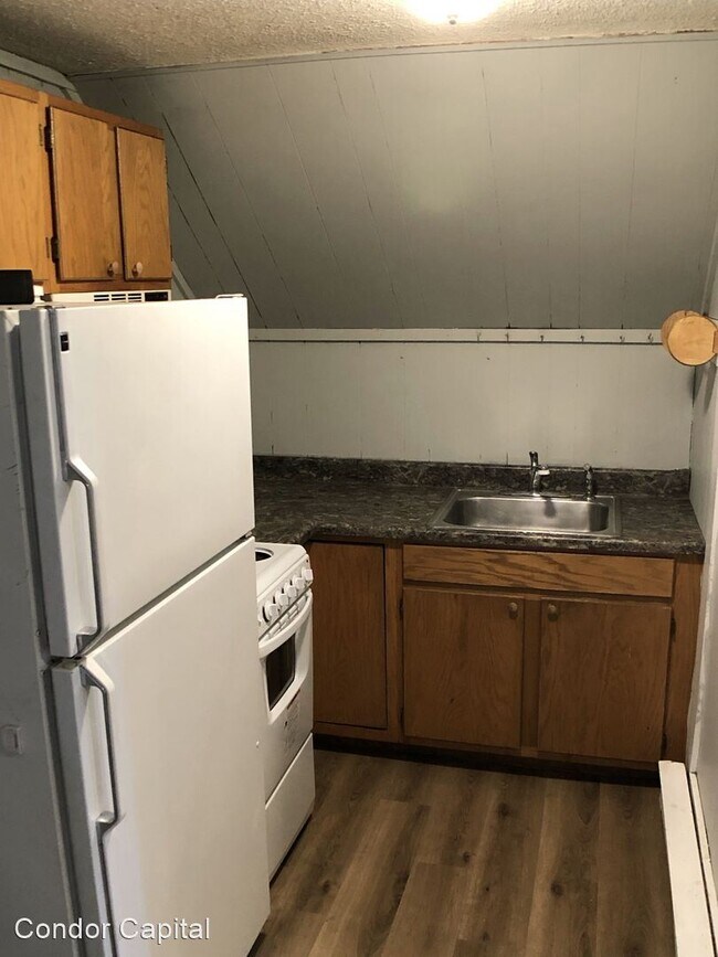 4 Chapel St, Newmarket, NH 03857 Room for Rent in Newmarket, NH