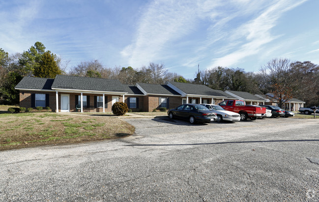 Building Photo - Country Club Apartments