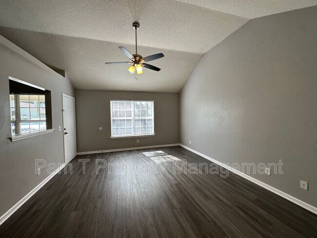 Foto del edificio - 201 Ridgecrest St.