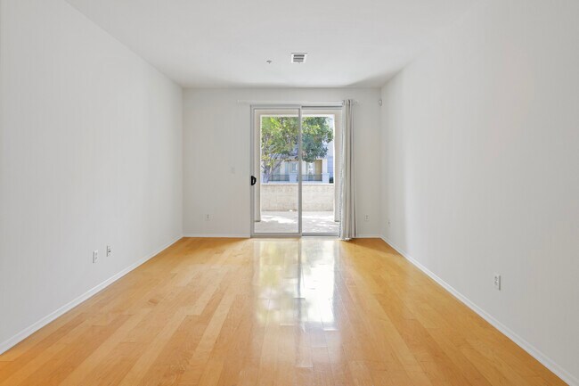 Foto del edificio - 6400 Crescent Park E