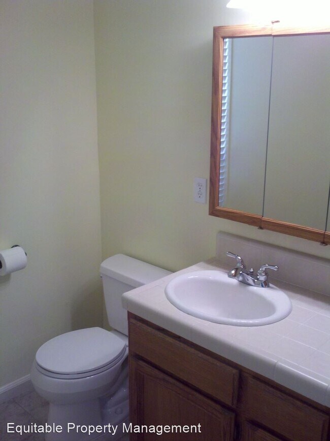 Building Photo - 2 br, 2.5 bath House - 12109 Summer RIdge Dr