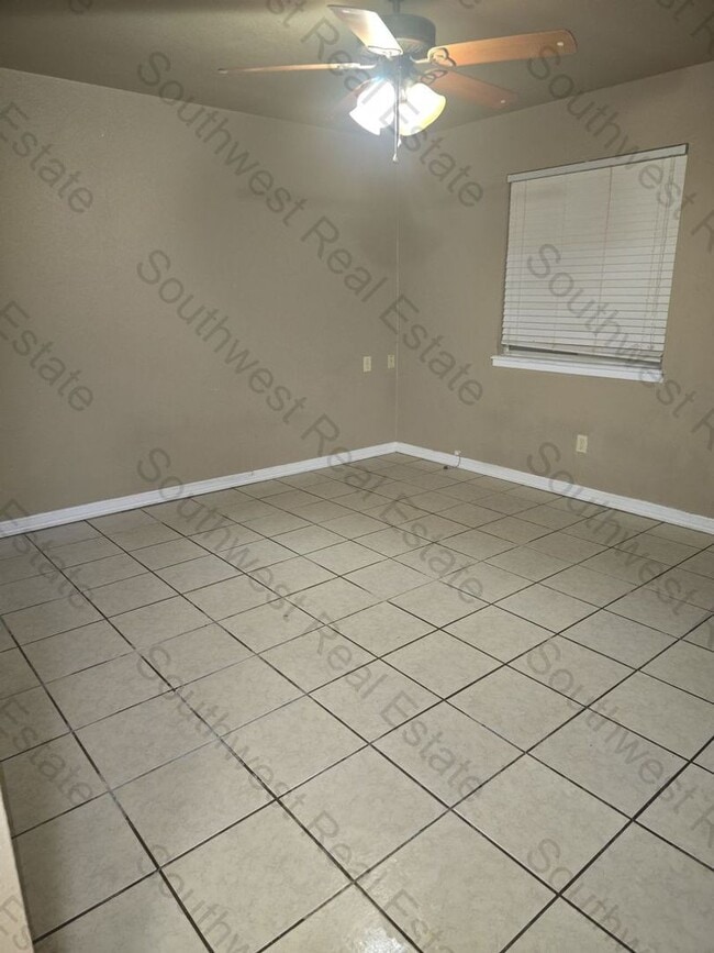 Foto del edificio - 613 N Avenue Q