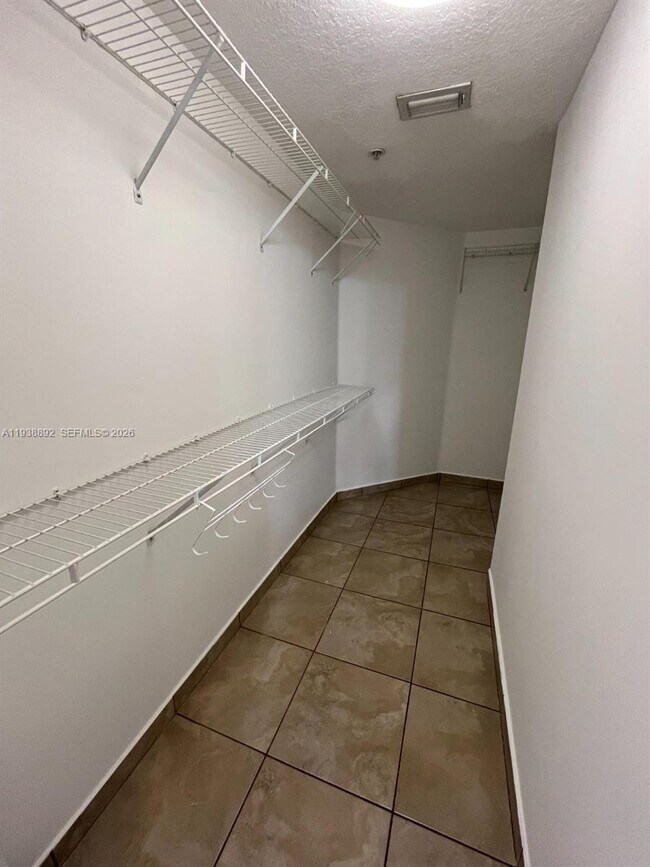 Foto del edificio - 17455 NW 75th Pl