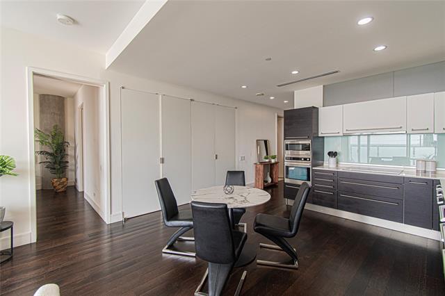Foto del edificio - 2408 Victory Park Ln