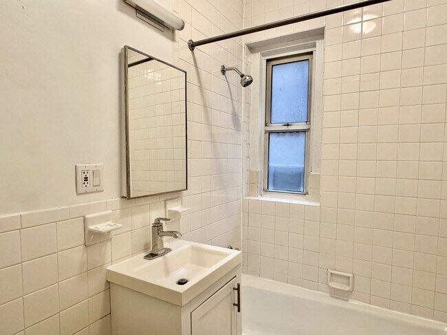 Building Photo - 328 W 83rd St