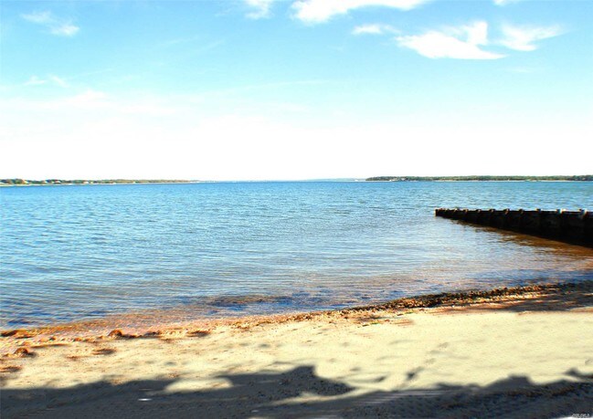 Foto del edificio - 645 Bay Home Rd
