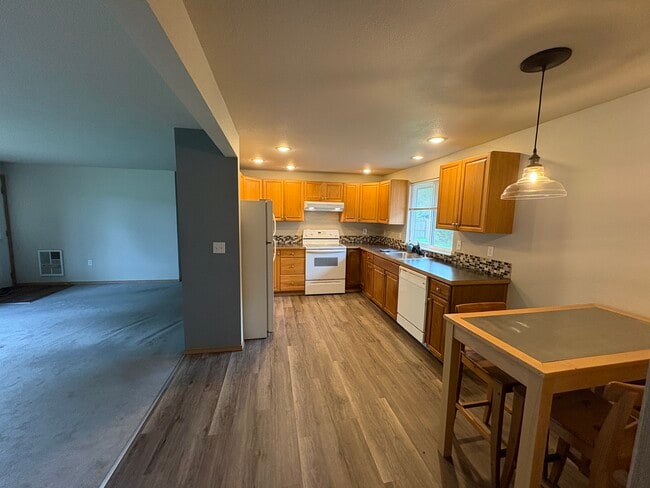 Kitchen / Dining - 14714 176th St E