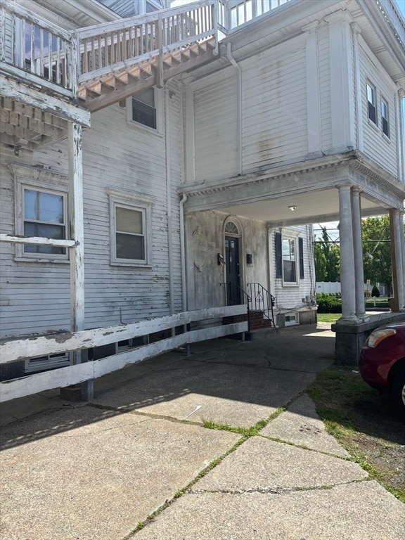 Building Photo - 215 W Elm St