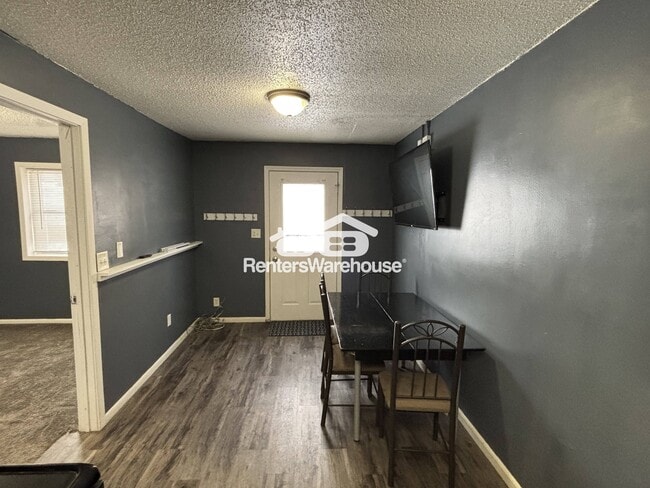 Building Photo - 9371 Country Dr