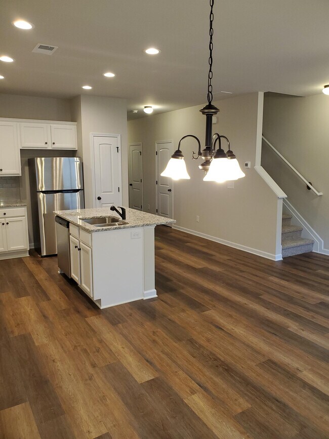 Building Photo - 1400 Creel Ln